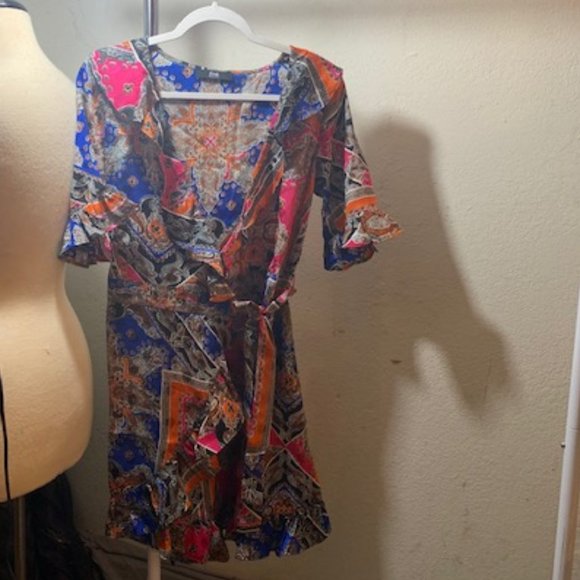Find Women's Multi-Color Belted 1/2 Sleeve Wrap Mini Dress L (14) NIB - Picture 1 of 7